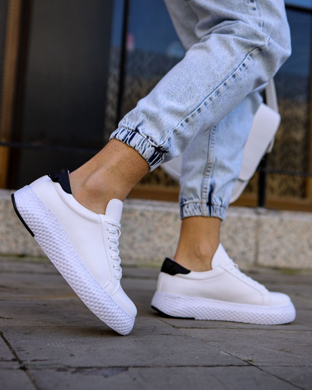 CHEKICH 107 WHITE-BLACK