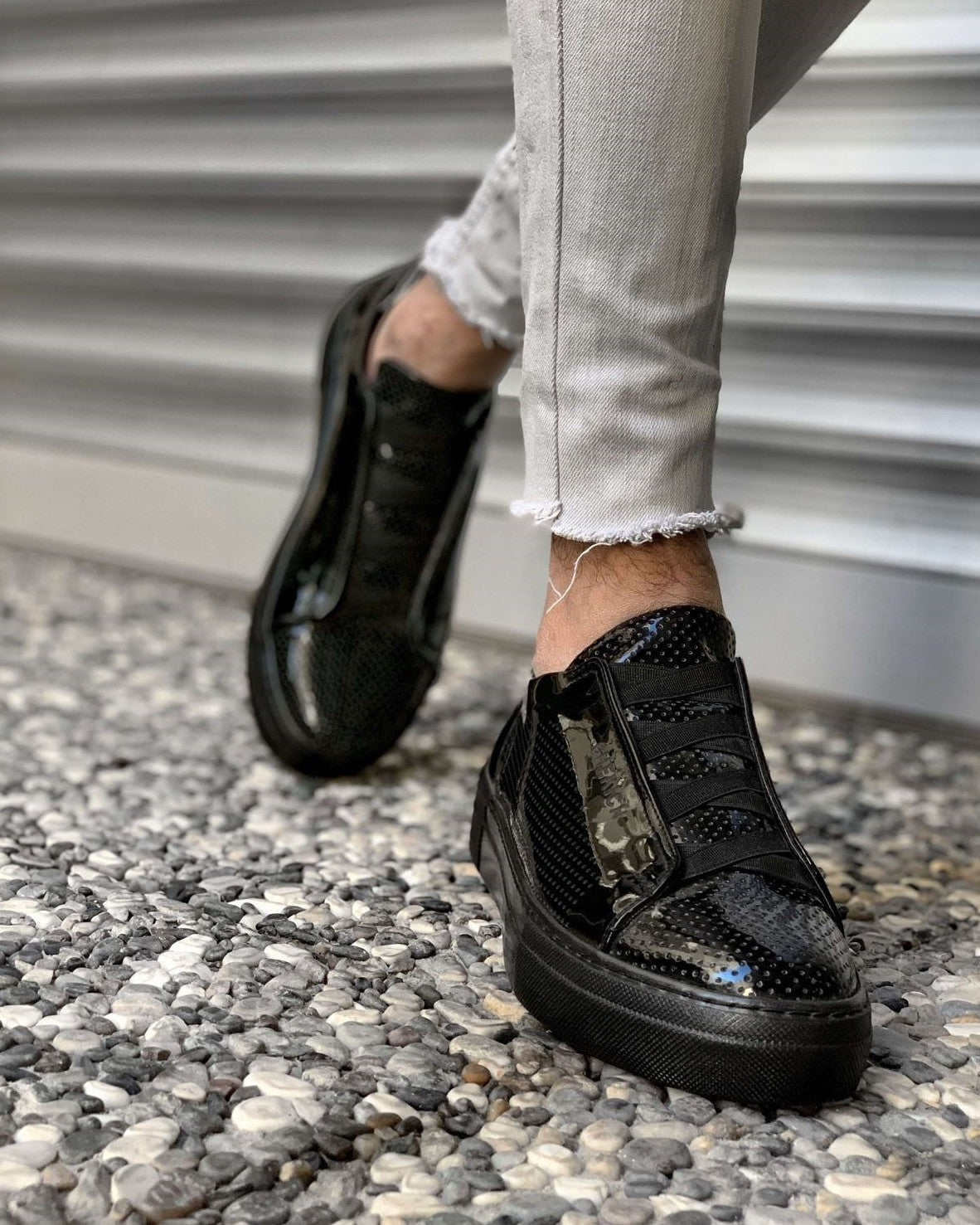 CHEKICH 011 BLACK-SHINY