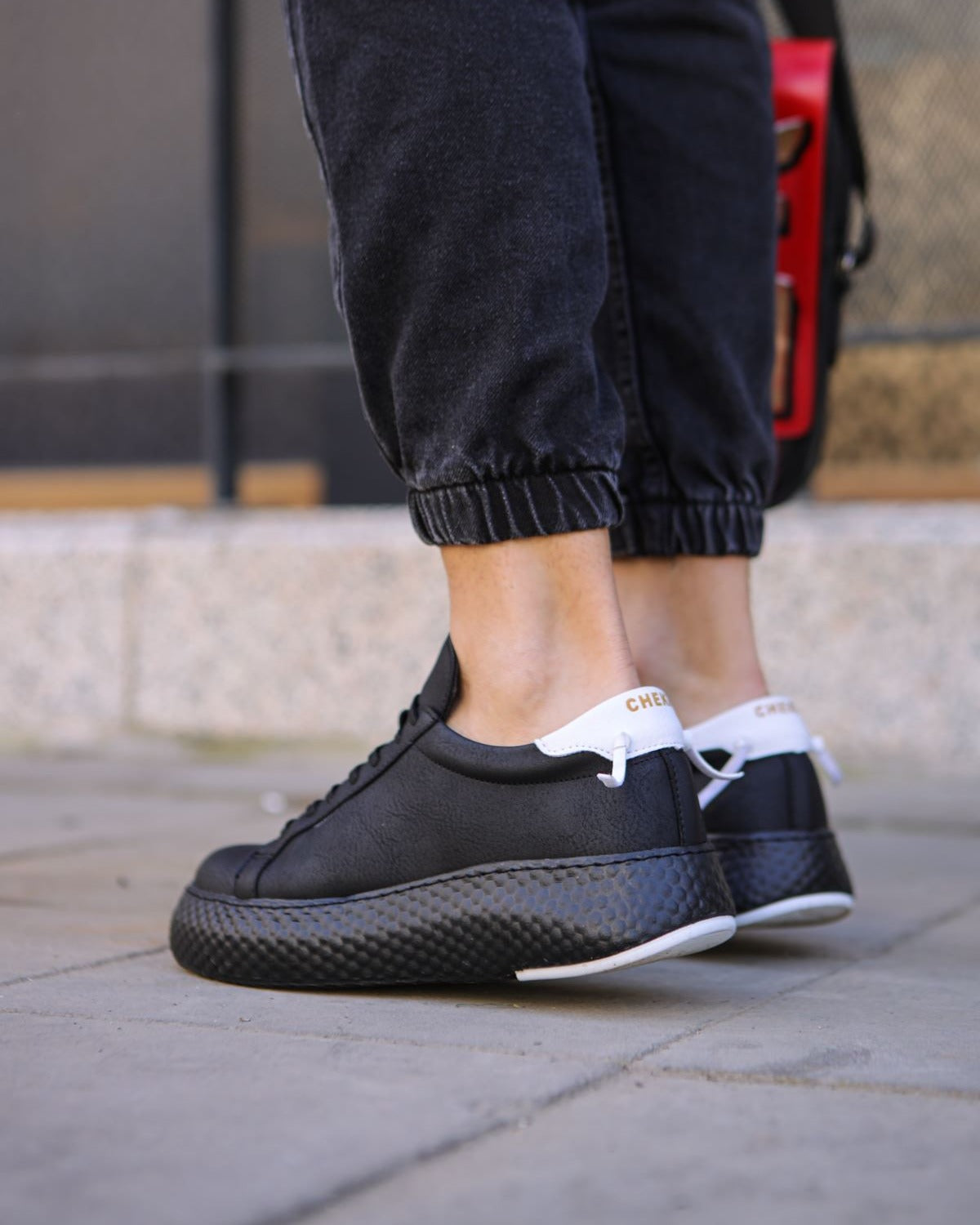 CHEKICH 107 BLACK-WHITE