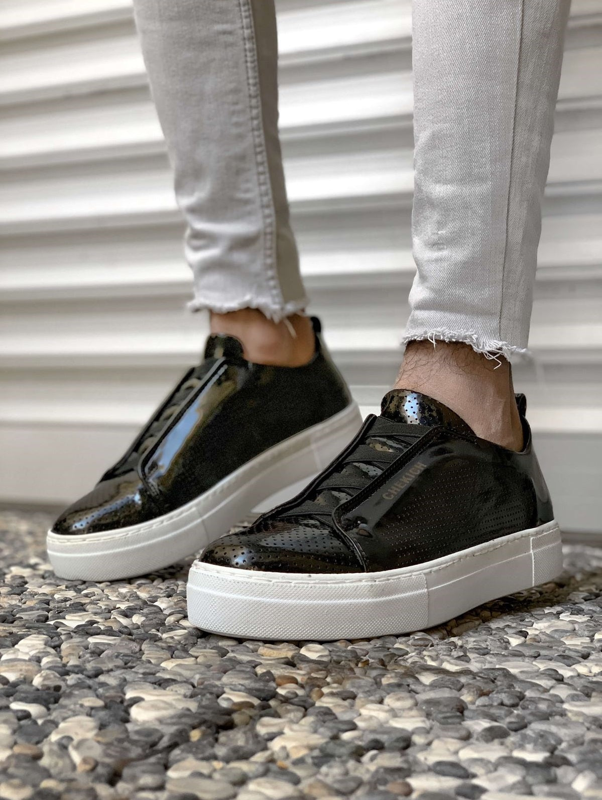 CHEKICH 011 BLACK-WHITE